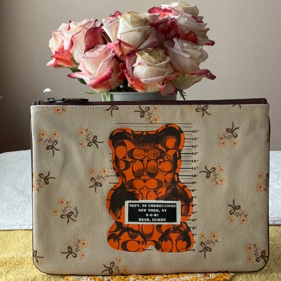 🐻 COACH WRISTLET 30 WITH VANDAL GUMMY 🐻 NWT 🐻 - Picture 7 of 16